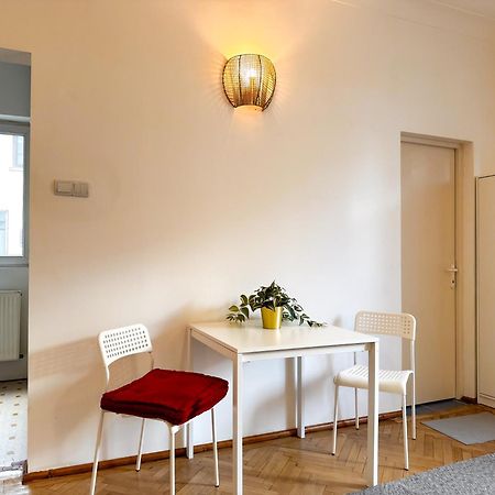 Central Retreat Apartments Bucureşti Ngoại thất bức ảnh