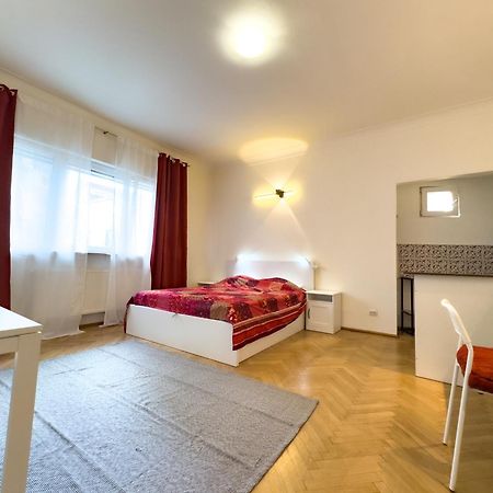 Central Retreat Apartments Bucureşti Ngoại thất bức ảnh